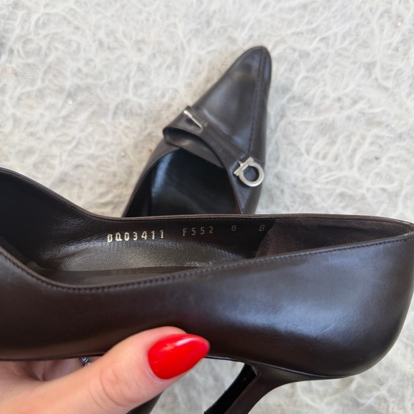 Salvatore Ferragamo Brown Gancini Leather kitten heels – Size 8B - Picture 5 of 5